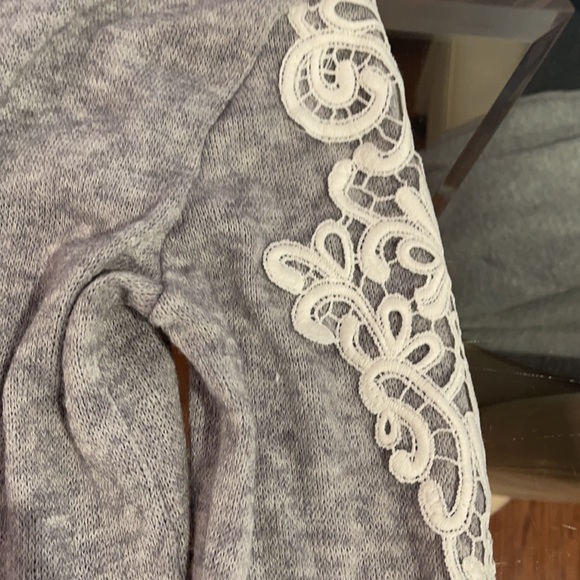 Gray with white lace trim sweater Medium - Picture 2 of 5